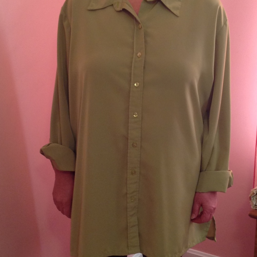 Silhouettes olive green button down Tunic